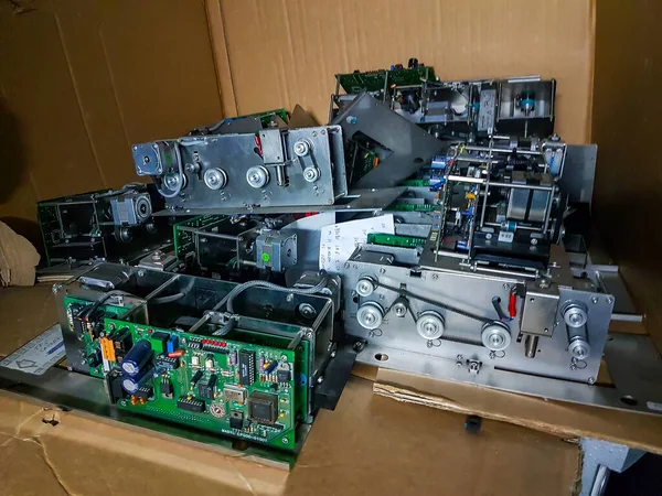 马德里西班牙 2019年8月16日 旧电子设备被扔进地下室 — 图库照片