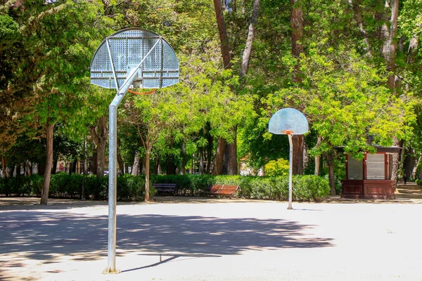 Γήπεδα Μπάσκετ Ένα Πάρκο — Φωτογραφία Αρχείου