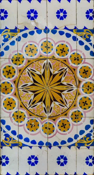 Traditionella utsmyckade portugisiska azulejo plattor — Stockfoto