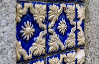 Detay eski geleneksel süslü Portekizce dekoratif azulejo döşeme kabartmalı