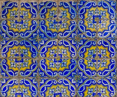 Detay eski geleneksel süslü Portekizce dekoratif azulejo döşeme