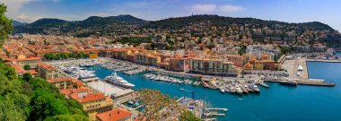 Panoramik deniz araçları ve güzel bağlantı noktasında Cote d'Azur Nice, Fransa deniz Sahili