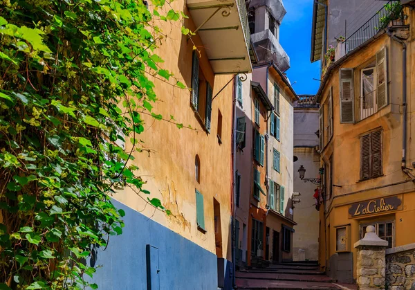 旧市街の通り民家地中海のニース フランス 2018 ビュー — ストック写真