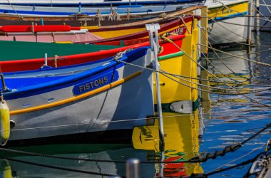 Nice, Fransa - 24 Mayıs 2018: Yay Lympia Nice bağlantı noktası, Cote d'Azur eski klasik ahşap teknelerin ayrıntılarını yakından