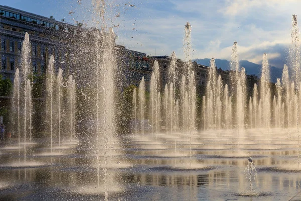 Reflejando Fuente Promenade Paillon Verde Parque Urbano Place Massena Massena —  Fotos de Stock