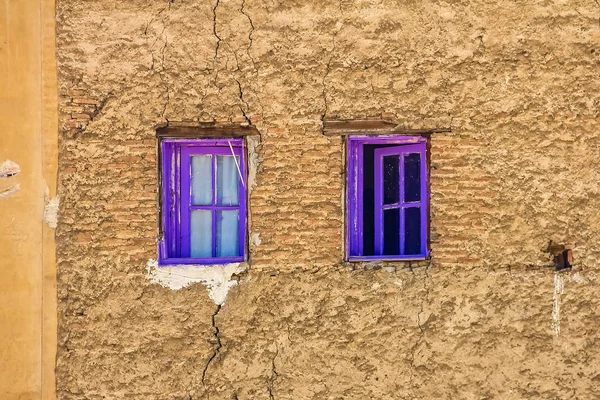 Bright Purple Windows Wall Ancient Home Facade Fes Medina — Stock Photo, Image