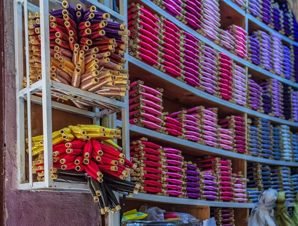 Coloridas Bobinas Hilo Seda Marroquíes Exhibición Una Tienda Zoco Fez — Foto de Stock