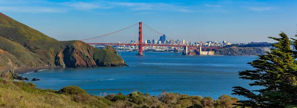 Golden Gate Bridge e San Francisco Skyline — Foto Stock