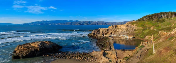 Costa do Pacífico com ruínas Sutro Bath San Francisco California — Fotografia de Stock
