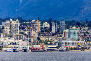 Vancouver North Shore manzarası ve waterfront Grouse mountain British Columbia Kanada'da ile