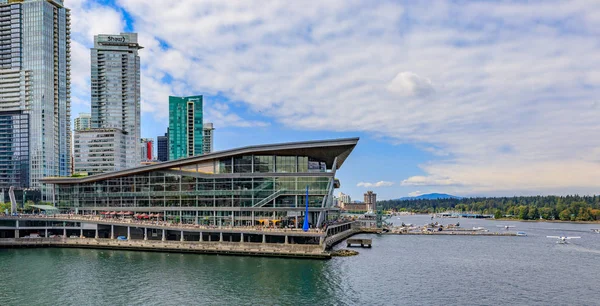 Moderne architektur im burrard landung und vancouver kongresszentrum in vancouver canada — Stockfoto