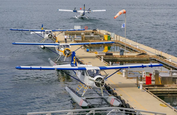 De Havilland Beaver Sea planes docked at Harbour Airport at Coal Harbour district in Vancouver Canada — Fotografia de Stock