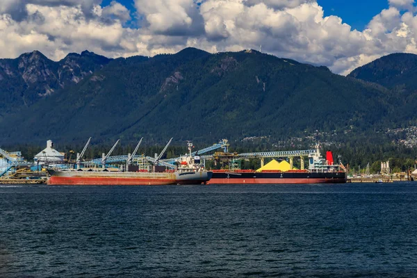 Navio Graneleiro Carregado Com Enxofre Amarelo Porto Vancouver Canadá — Fotografia de Stock