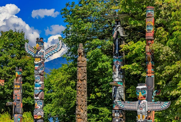 Stanley Parkı Vancouver, Kanada'da Brockton noktasında ilk Milletler Kızılderili totem direkleri