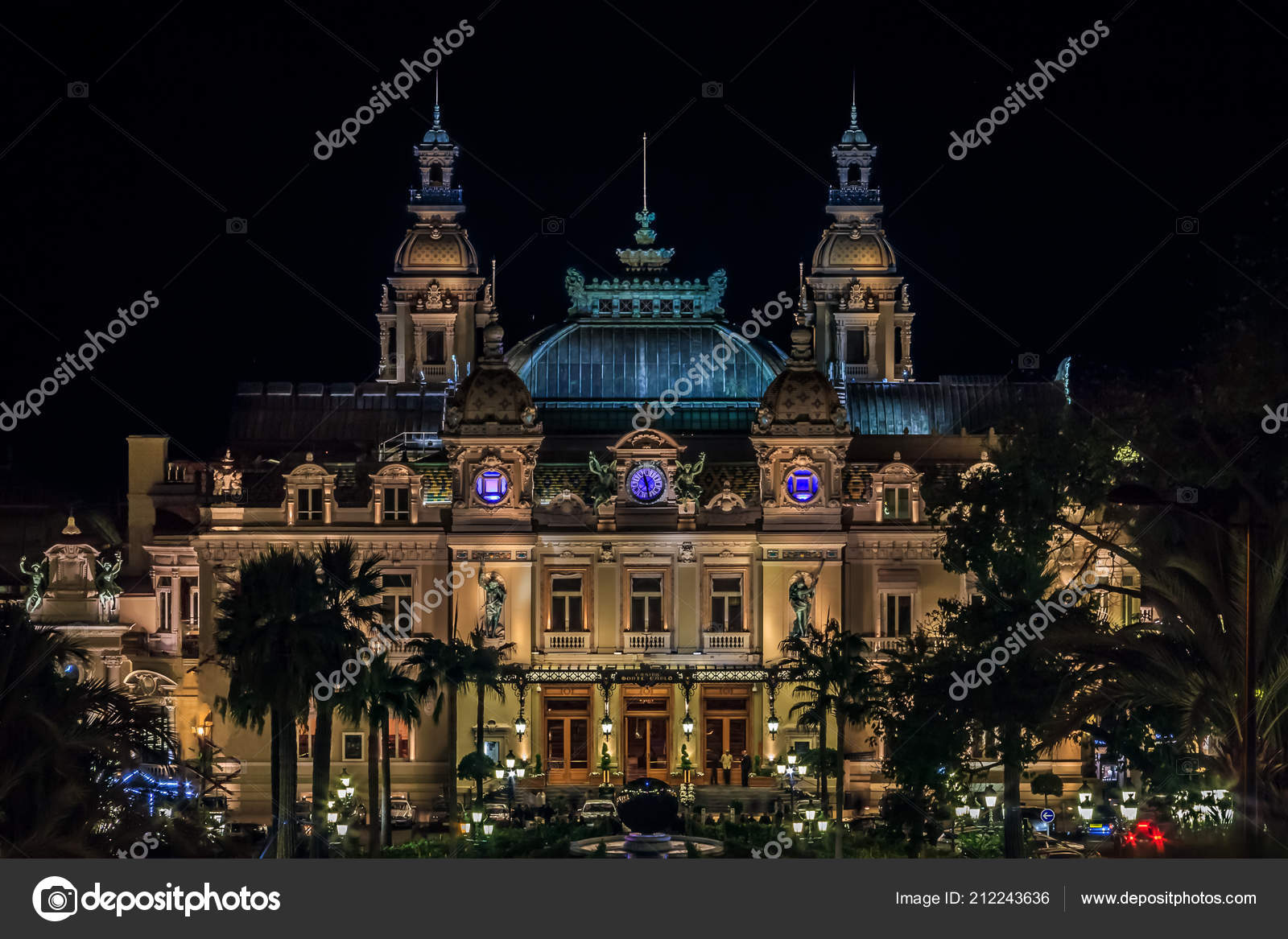 在蒙特卡罗摩纳哥的盛大赌场夜间与照明门面——图库图片© SvetlanaSF #212243636