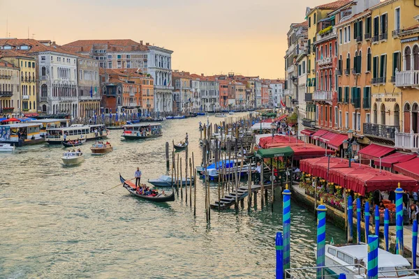 Venice Italy September 2017 Gondolas Boats Picturesque Building Facades Grand — Stock Photo, Image