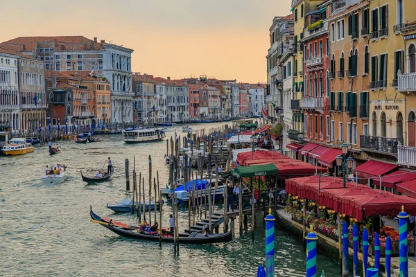 Venice Italy September 2017 Gondolas Boats Picturesque Building Facades Grand — Stock Photo, Image