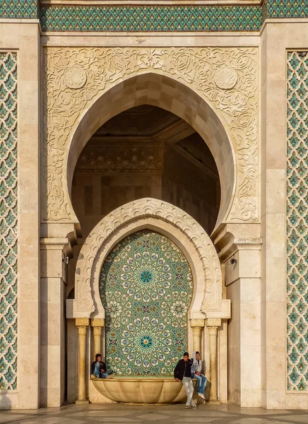 Casablanca Maroko Prosinec 2012 Arabesque Mozaikovou Dlažbou Fontáně Hassan Mešita — Stock fotografie