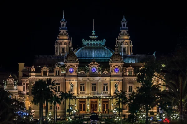 Aydınlatılmış cephe ile gece Monte Carlo Monako Grand Casino