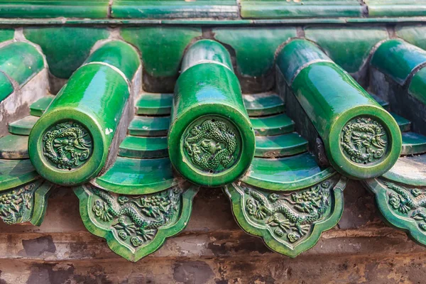 Antigo Telhado Ornamentado Templo Chinês Com Belo Padrão Azulejo Verde — Fotografia de Stock