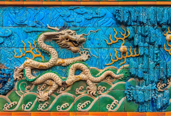 Detalle Muralla Los Nueve Dragones Mármol Tallado Dragones Jugando Con — Foto de Stock