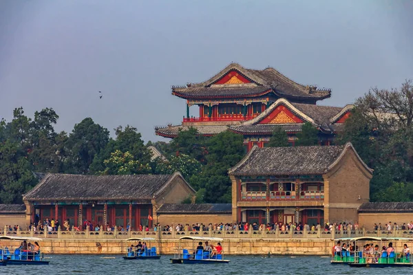 Peking Čína Září 2013 Dlouhověkosti Hill Letního Paláce Lodí Jezeře — Stock fotografie