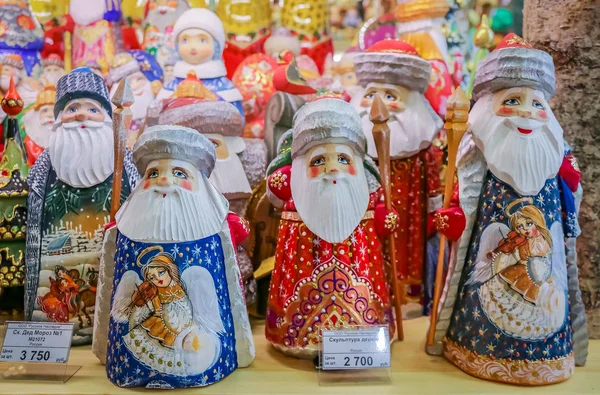 Kolorowe Ozdoby Świąteczne Rosyjski Mikołaj Lub Dziadek Mróz Dziadek Mróz — Zdjęcie stockowe