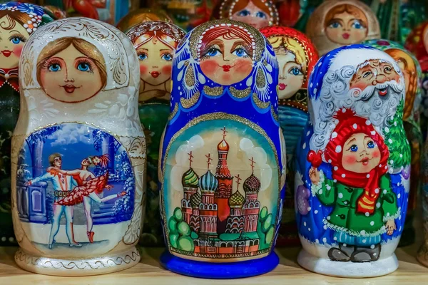 Esposizione Colorate Matrioska Tradizionali Russe Bambole Nidificazione Con Uno Progettato — Foto Stock