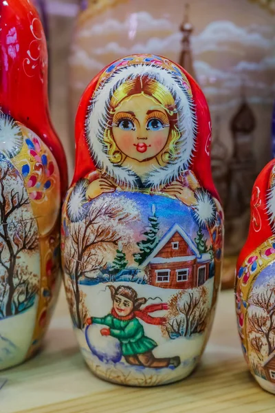 Ausstellung Farbenfroher Traditioneller Russischer Matrjoschka Nistpuppen Einem Souvenirladen Sankt Petersburg — Stockfoto