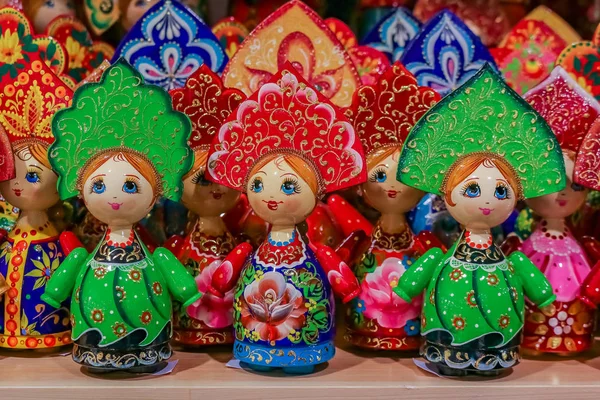 Wyświetlacz Kolorowy Tradycyjny Rosyjski Matryoshka Gniazdowania Lalki Sklepie Pamiątkami Moskwie — Zdjęcie stockowe