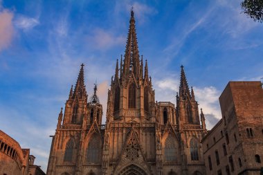 Barcelona, İspanya Başpiskopos Holy Cross ve Aziz Eulalia ya da Barselona Katedrali, koltuk Gotik Katedrali gün batımı görünümü