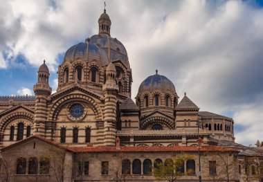 Bir Roma Katolik Katedrali ve ulusal bir anıt, Başpiskoposluğunu Marsilya, Fransa koltuğunda Cathedrale La Major veya Marsilya Katedrali olduğunu