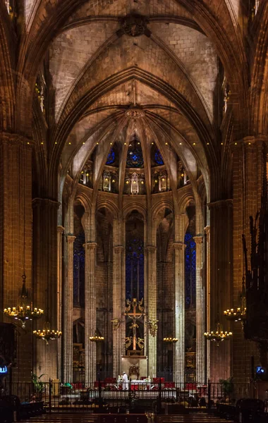 Nave Gótica Escura Altar Com Arcos Ornamentados Catedral Santa Cruz — Fotografia de Stock