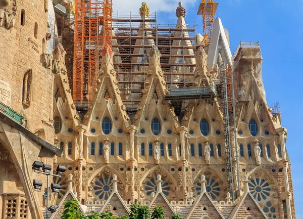Detaily Fasády Slavné Katedrále Sagrada Familia Dům Antoniho Gaudího Který — Stock fotografie