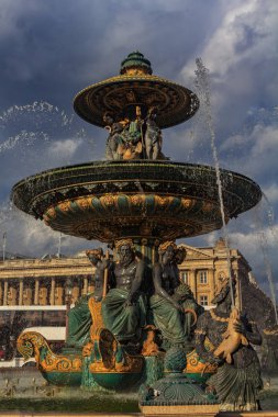 Place de la Concorde nehirlerdeki Rhone ve Ren nehirleri ve Fransa'nın ana hasat için rakamlar için Çeşme büyük rakamları ile; Buğday ve üzüm, çiçek ve meyve Paris, Fransa