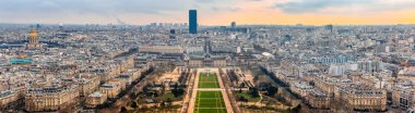 Paris, Fransa Hava Panoraması Champ de Mars Eyfel Kulesi veya Tour Eiffel tepesinden gördüm üzerine Manzaralı