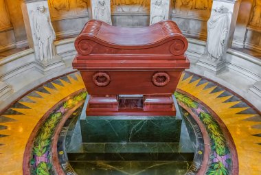 Napolyon Bonapart mezar müze ve anıtlar Paris, Fransa'da Les Invalides kompleks içinde mezar bir site ve birçok savaş kahramanları