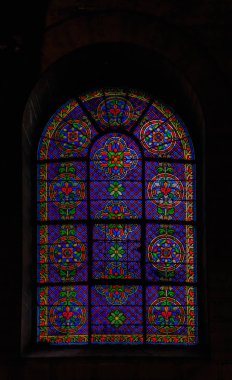 Paris, Fransa kilise de Saint Germain des Pres en eski kiliselerinden birine süslü vitray pencereler