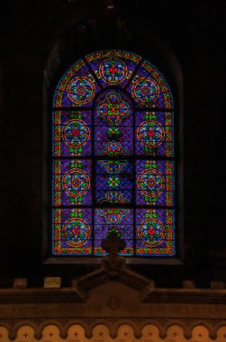 Paris, Fransa kilise de Saint Germain des Pres en eski kiliselerinden birine süslü vitray pencereler