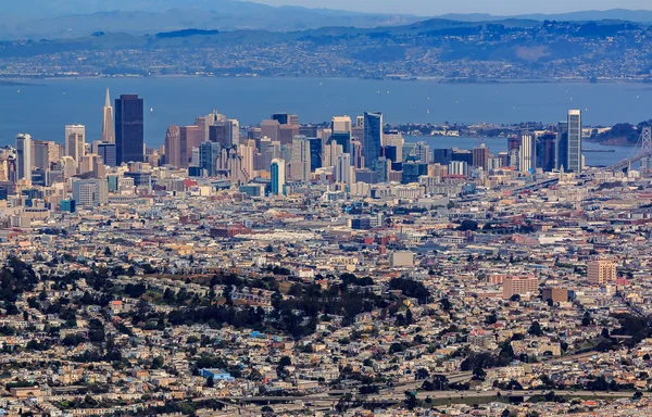 Aerial view of downtown San Francisco and Financial District sky scrapers flying over Glen Park — Stock Photo, Image