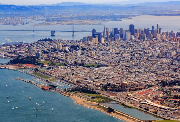 Aerial view of downtown San Francisco and Financial District sky scrapers with Marina district and waterfront in the foreground, — Stock Photo, Image