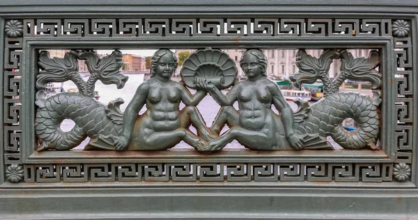 Ornate cast iron railing of the Blagoveshchenskiy Bridge, one of — Stock Photo, Image