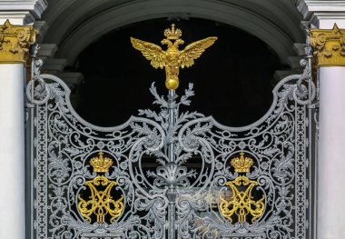Saint Petersburg'daki Kış Sarayı Hermitage süslü demir kapısı,