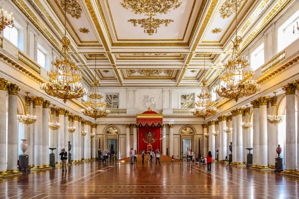 Interior adornado de la sala del trono imperial en el Estado Hermita — Foto de Stock