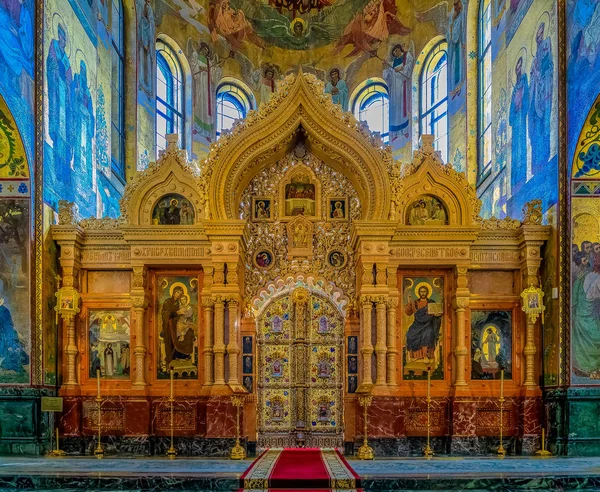 Ornate golden altar and icons of the Savior on Spilled Blood or — Stock Photo, Image