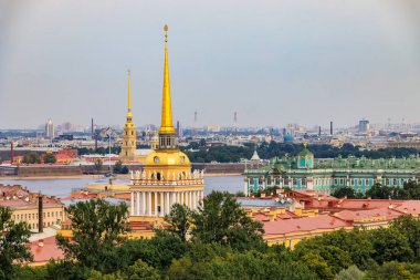 Admiralty kulesi, Peter ve Paul Fortress ile şehir silueti, 
