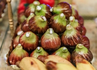 Ünlü bakkal ekranda fantezi el yapımı marzipan şeker 