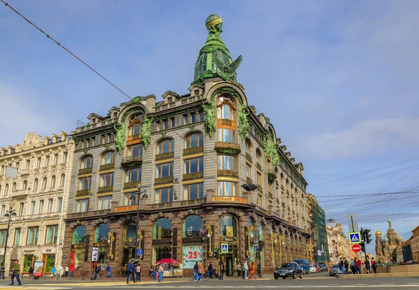 Ornate art deco facade of Zinger Singer company historic buildin — Stock Photo, Image