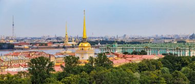 Admiralty kulesi, Peter ve Paul Fortress ile şehir silueti, 