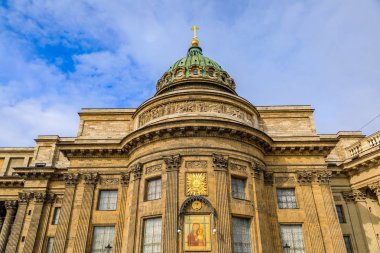 Saint Petersburg Rusya dışında duvarda bir simge ile Kazan Katedrali Nevsky Prospekt Dış